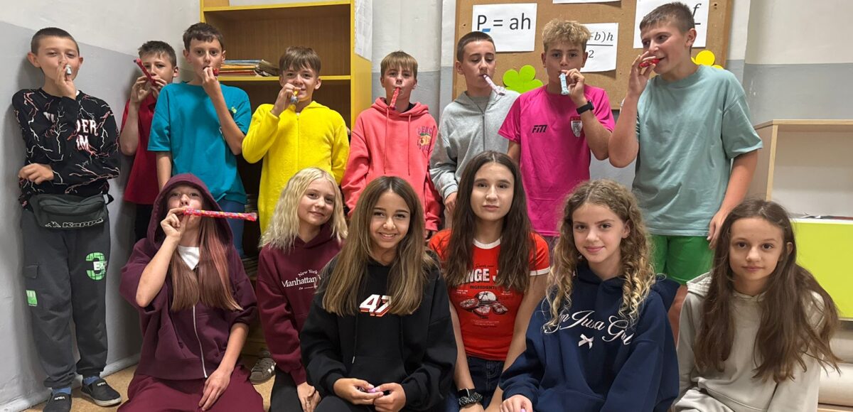 Zdjęcie przedstawia uczniów klasy 7a